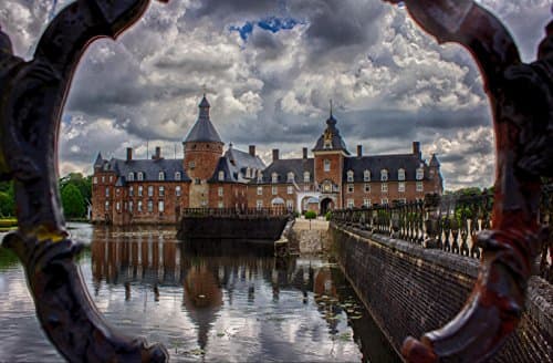 hansepuzzle 32054 Architecture - Anholt Castle, 500 pieces in a quick-closing bag and inserted in the box