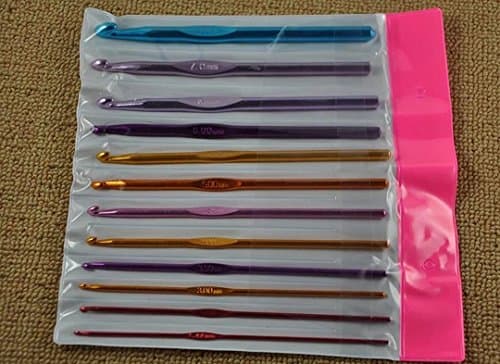 Maibuyuu Set of 12 High Quality Aluminium Multi coloured Crochet Hooks Needles 2mm, 2.5mm, 3mm, 3.5mm, 4mm, 4.5mm, 5, 5.5, 6mm, 6.5mm, 7mm and 8mm