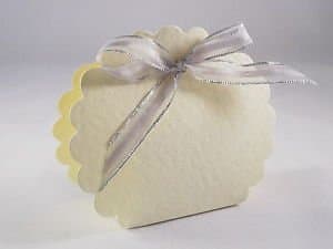 50 x Hammered Cream Scalloped Clam Wedding Favour Boxes