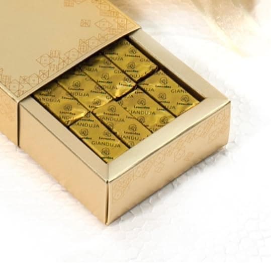 Gianduja 24 x Pure hazelnut praline chocolates wrapped in gold foil 280g