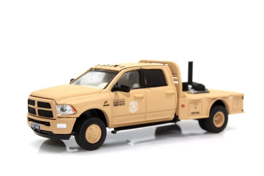 2018 Dodge Ram 3500 Dually Flatbed Gooseneck Carabineros De Chile Military Truck, Matte Beige/Tan - Greenlight 30271/48 - 1/64 Scale Diecast Model Toy Car