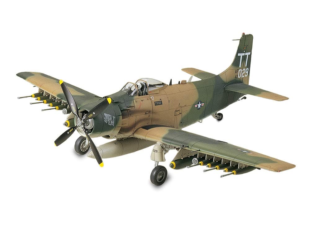 61073 1/48 Douglas A-1J Skyraider USAF Plastic Model Airplane Kit