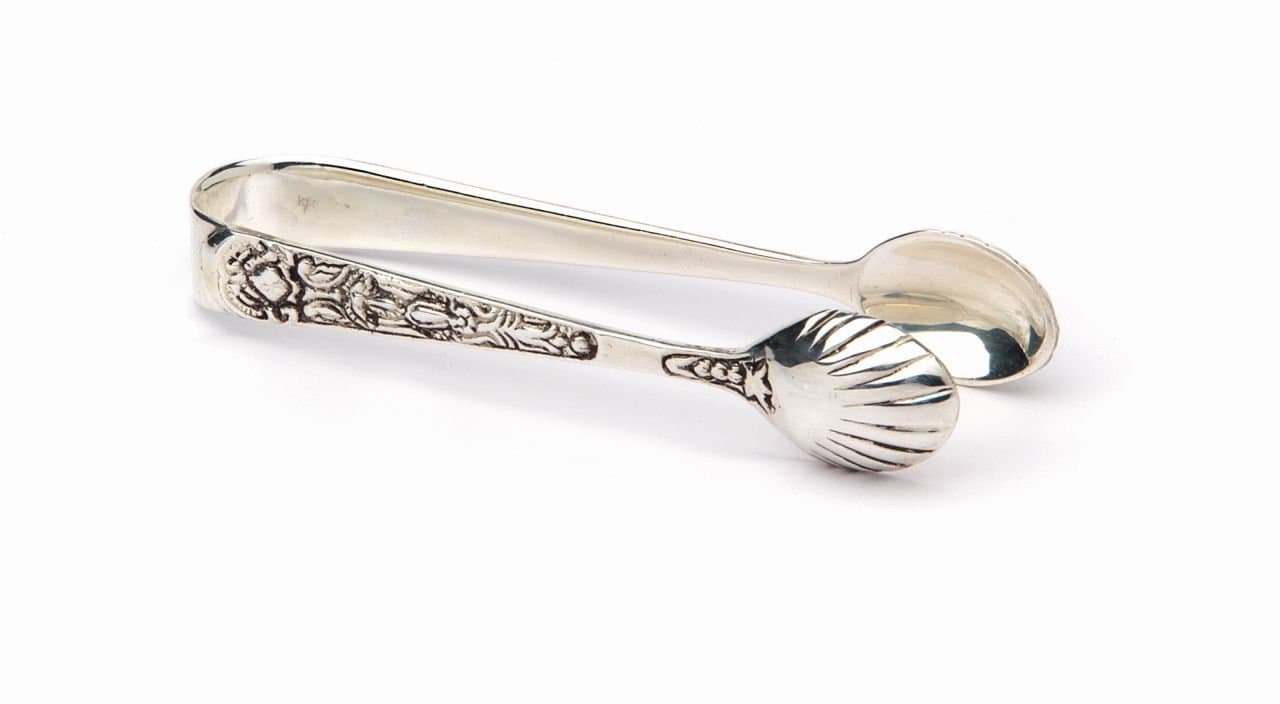 ROYAL QUEEN SHEFFIELD SMALL SUGAR TONG Embossed style cod.580602 cm 11,5 by Varotto & Co.