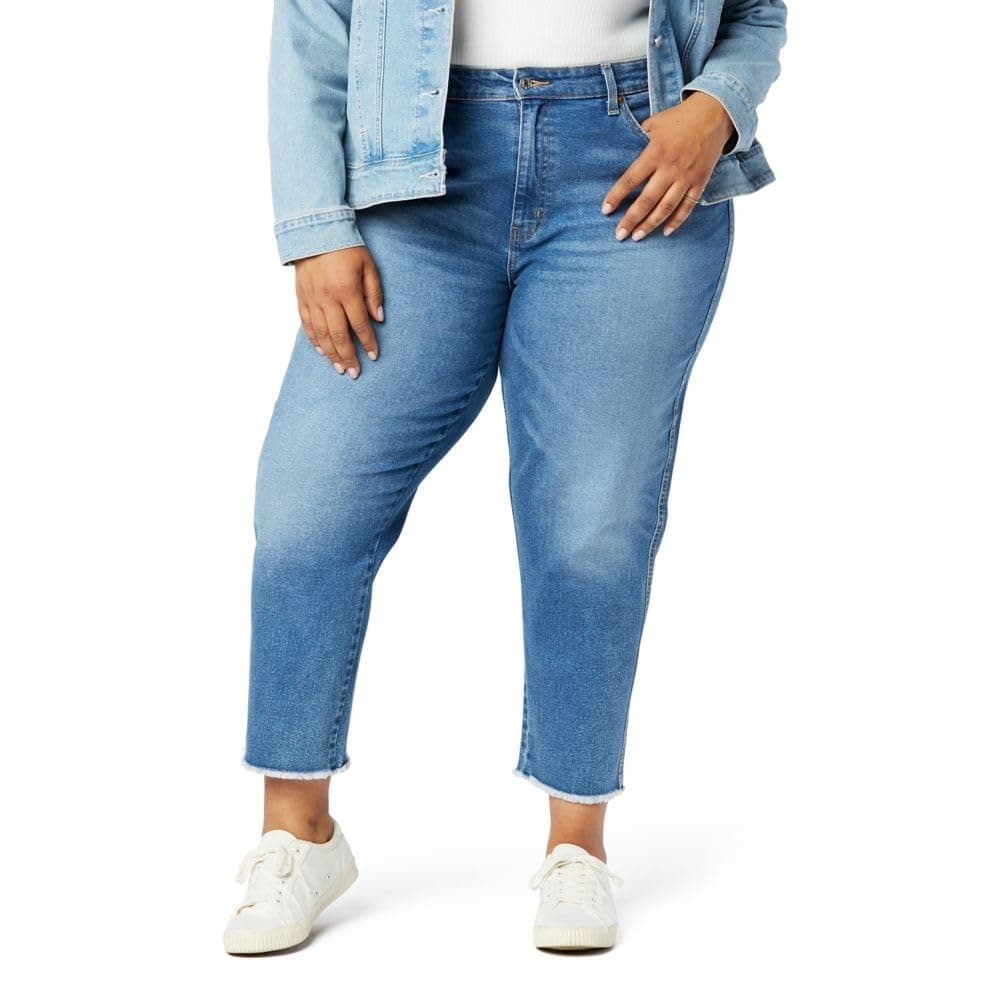 Levi Strauss Signature Gold womens Mid Rise Slim Boyfriend Jeans (Standard and Plus)