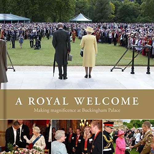 A Royal Welcome: Making magnificence at Buckingham Palace (Souvenir Album) Hardcover – 27 July 2015