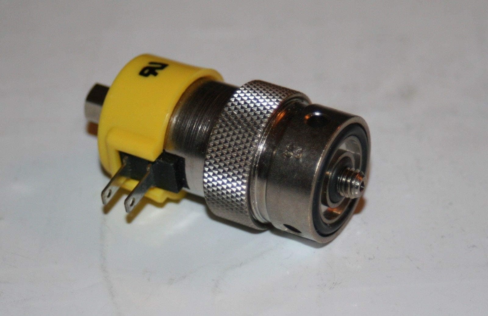 ClippardMinimatics ETO-3M-24 3-Way 24 VDC Elec. Valve, Manifold Mount, Spade Term.