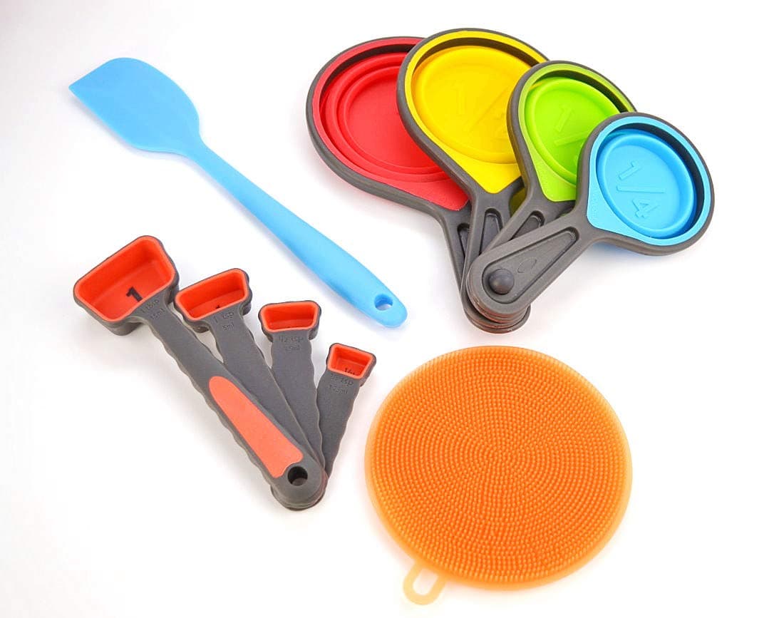 Food Grade silicone Collapsible measuring Cups and Measuring Spoons Set w. Baking Spatula & Cleaning Pad 10 pieces set for kitchen cookie cake making cooking both dry & liquid ingredients BPA free