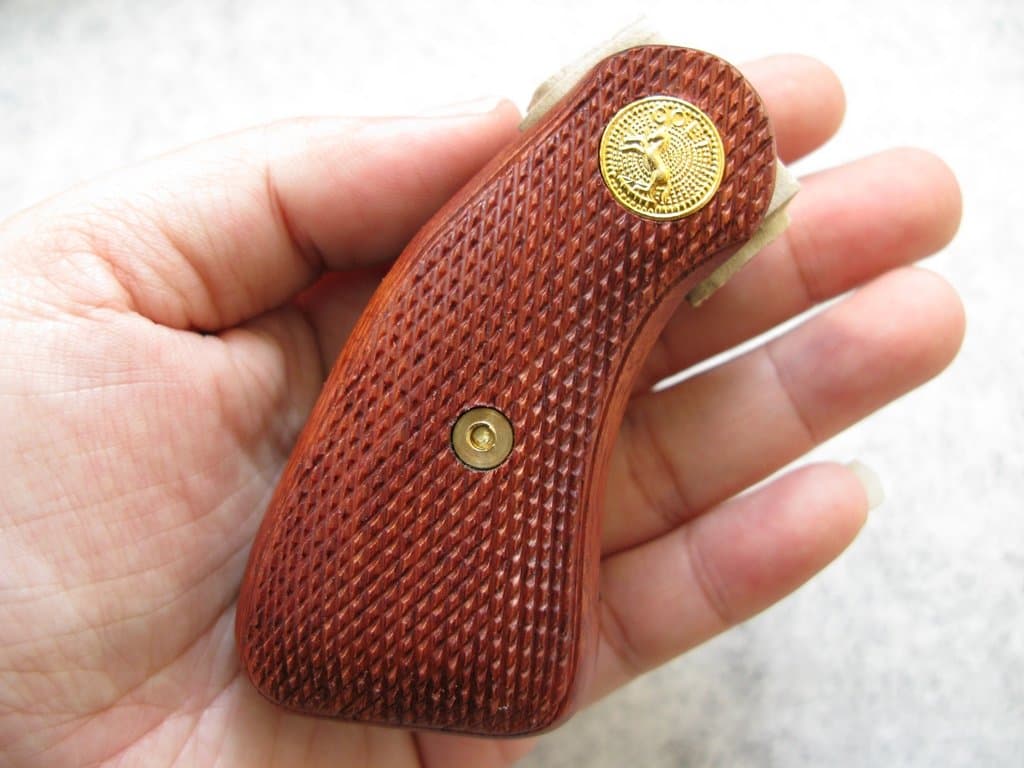 NEW COLT, D FRAME SHORT BUTT REVOLVER GRIPS,ALL CHECKERED WITH FRAME HARD WOOD- SHIP FROM THAILAND