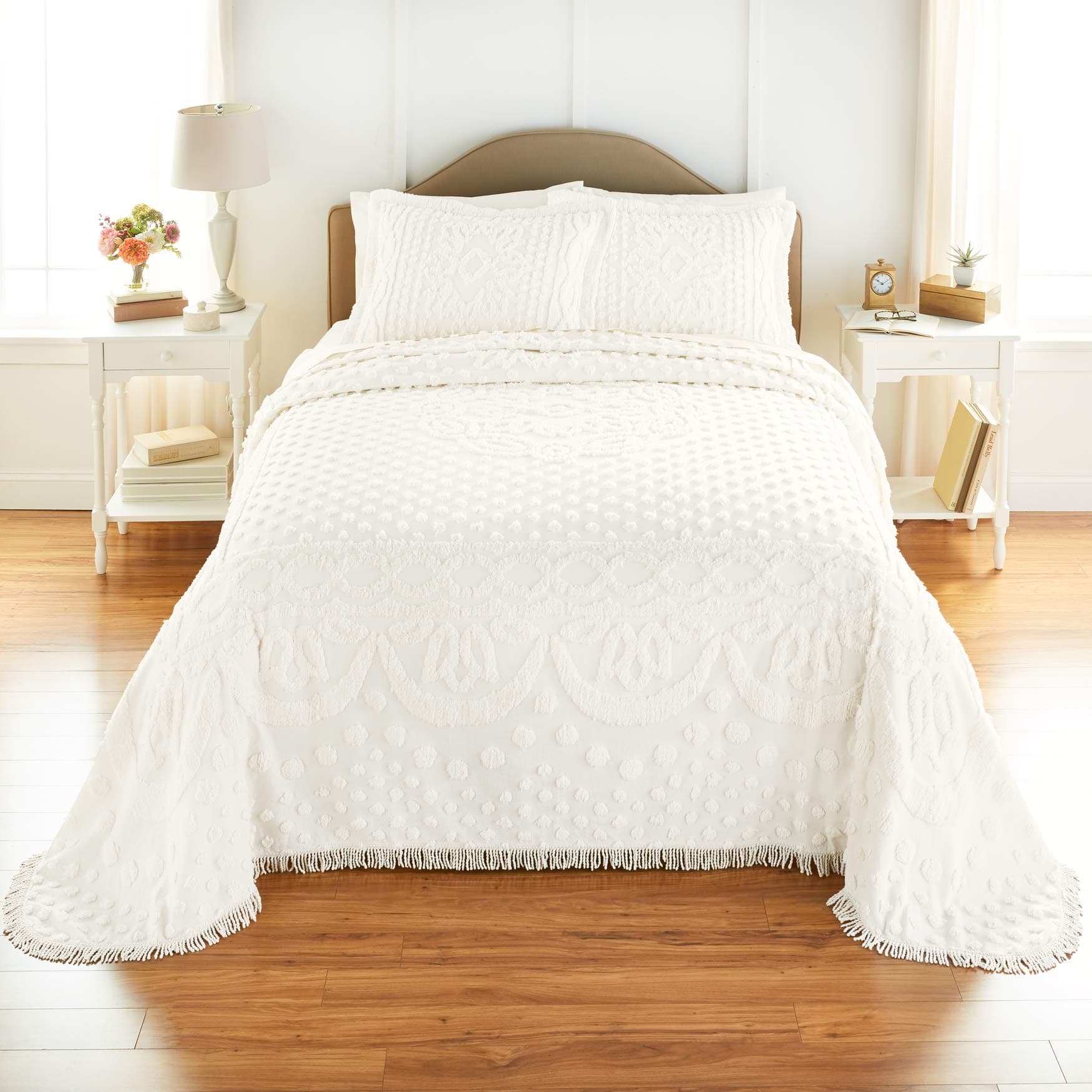 BrylaneHome Bedding Lightweight All Season Georgia Chenille Bedspread Ultra-Soft 100% Cotton with Medallion Pattern - Queen, Ivory
