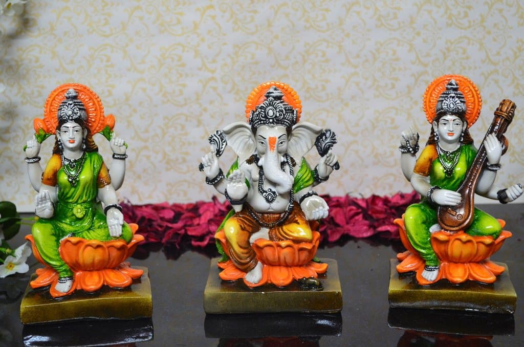 Karigaari Laxmi Ganesh Saraswati Polyresine Idol (12.7 cm x 12.7 cm x 20.32 cm, Set of 3)
