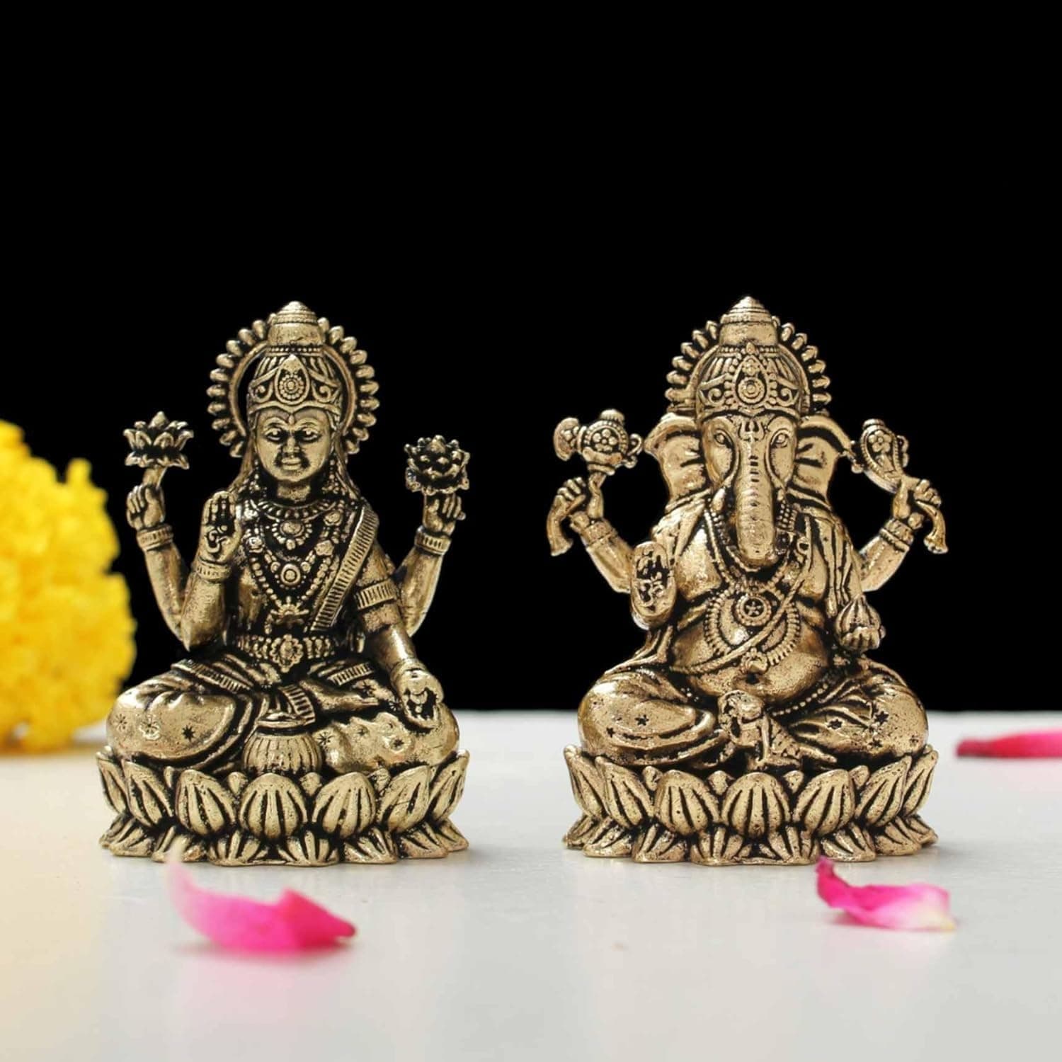 インディカスト 真鍮 2インチ ラクシュミ ガネーシュ ジアイドル ベースに座っている ホームオフィス用 | ディワリプージャのヒンドゥー教の神像 & ギフト目的 新築祝い 像 ムルティ
