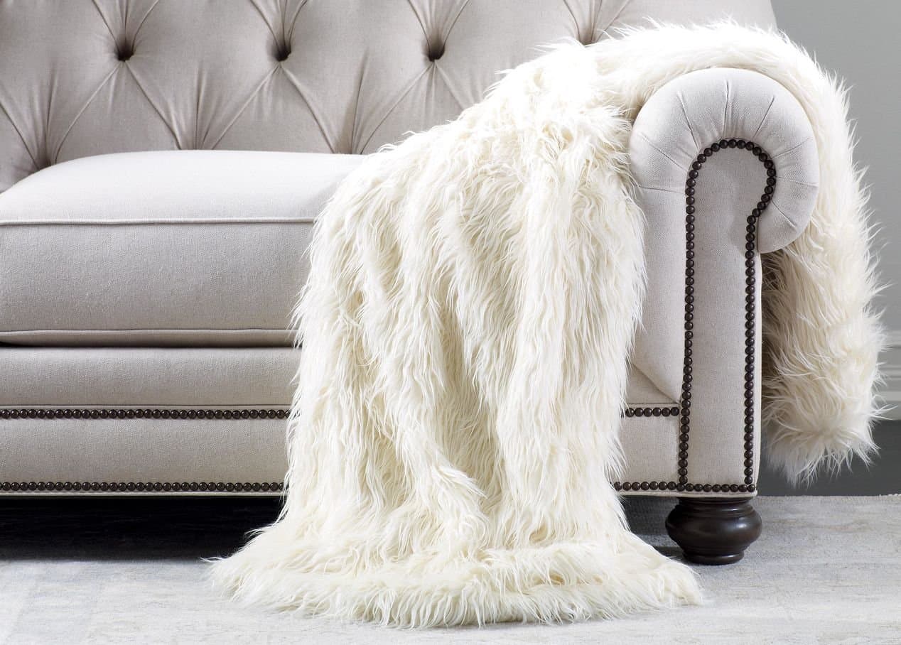 Super Soft Fluffy white Faux Fur Cozy Mongolian faux fur throw blanket for sofa or bed