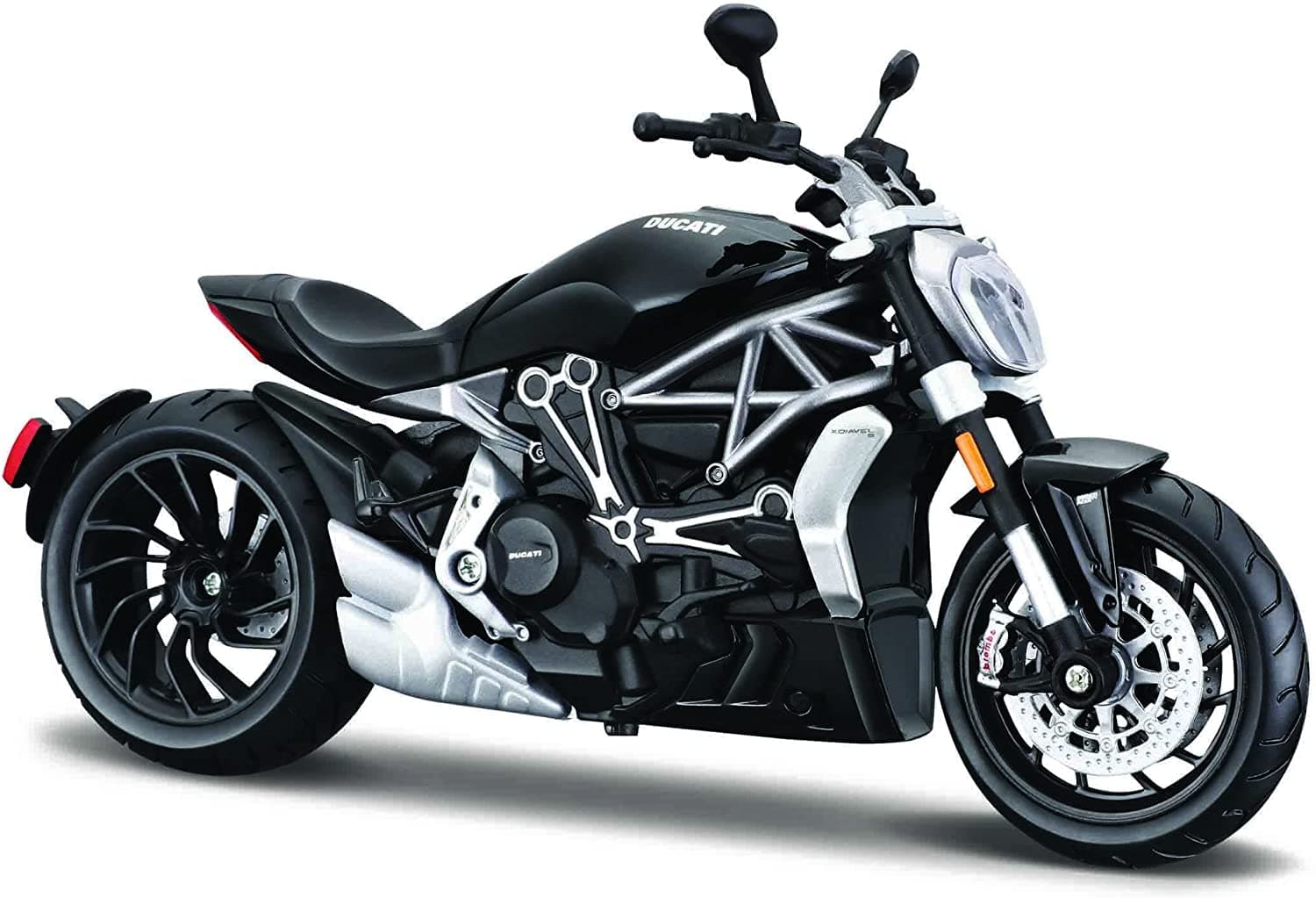 Maisto Ducati Diavel S 1:12 Scale Motorcycle Model with Suspension and Fold-Out Side Stand 17 cm Black (5-20101)