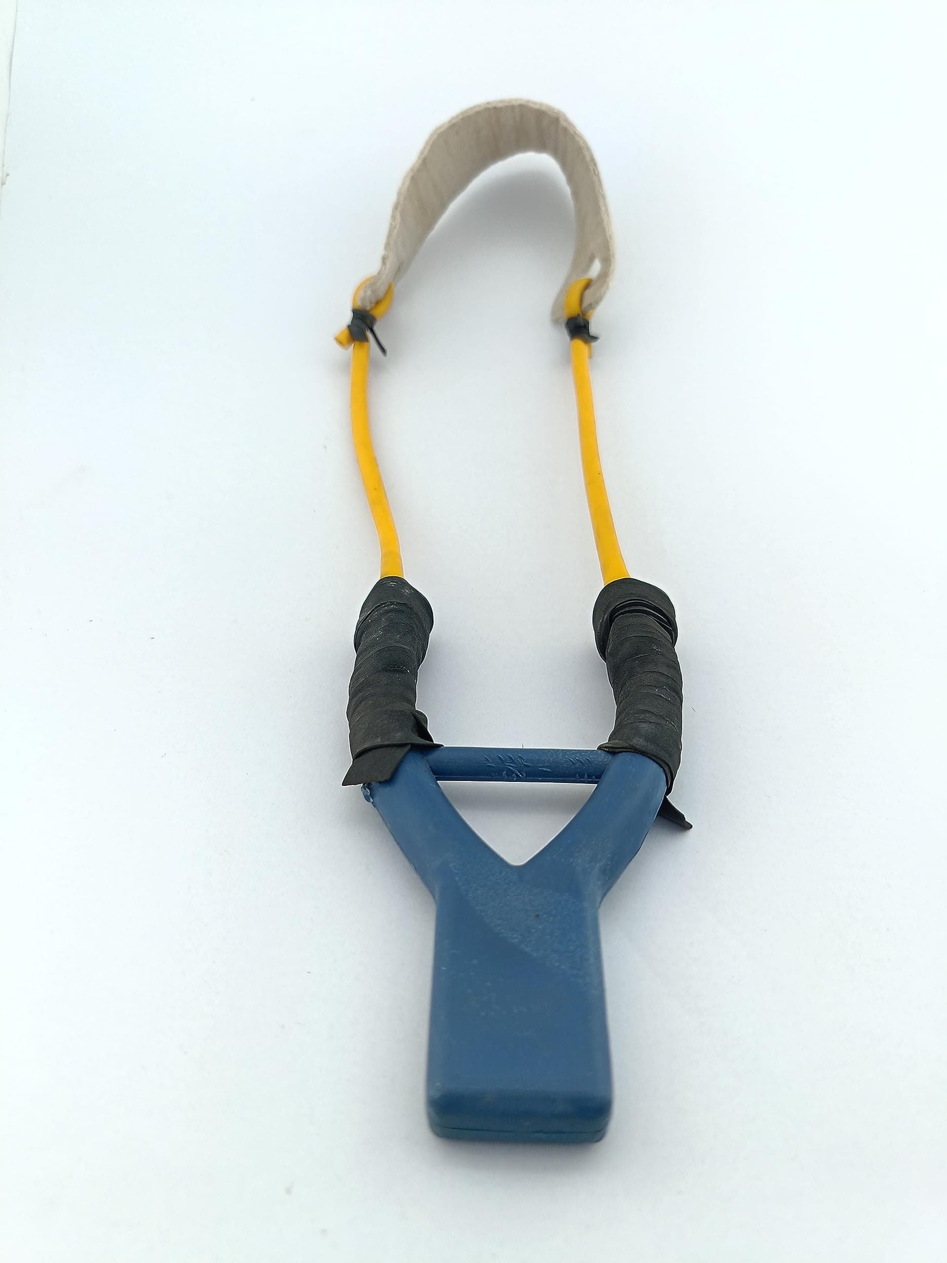 Rubber Plastic Handle Powerful Catapult Slingshot (Multicolour) -(Pack of 1)