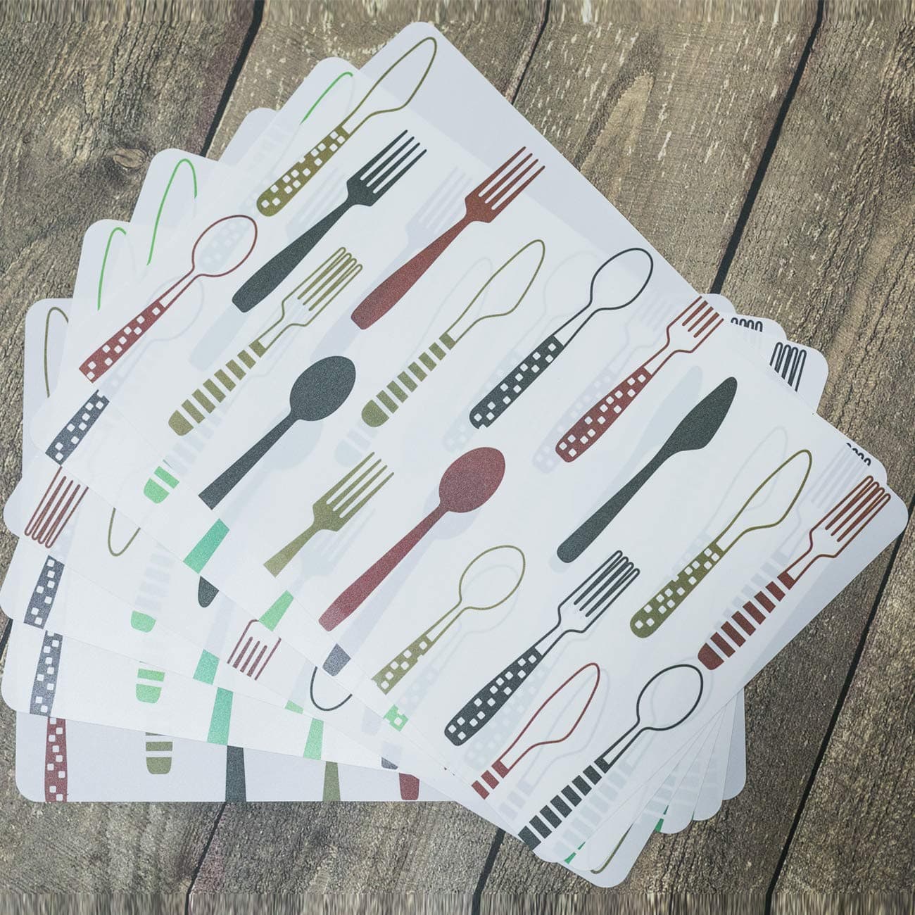 YIRANFANTASY Washable Table Place Mats Set of 6, Heat Insulation Non-slip PVC Plastic Square Placemats for Kitchen and Dinning Room 40 * 28.1cm（Knives Forks Design）