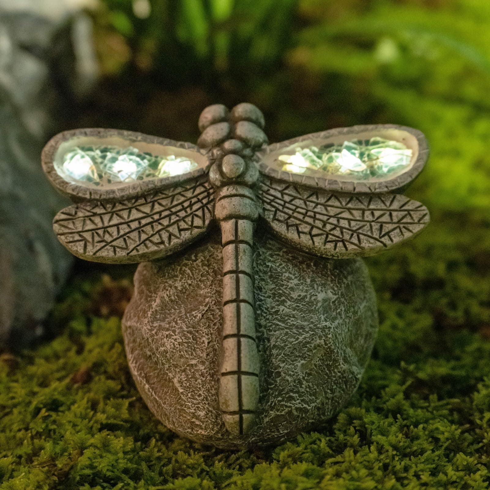 Garden Statue Dragonfly,Solar Dragonfly Decor for Outdoor,Resin Dragonflies Figurine with Solar Light for Patio,Balcony,Yard,Lawn Ornament,Perfect Garden Gift