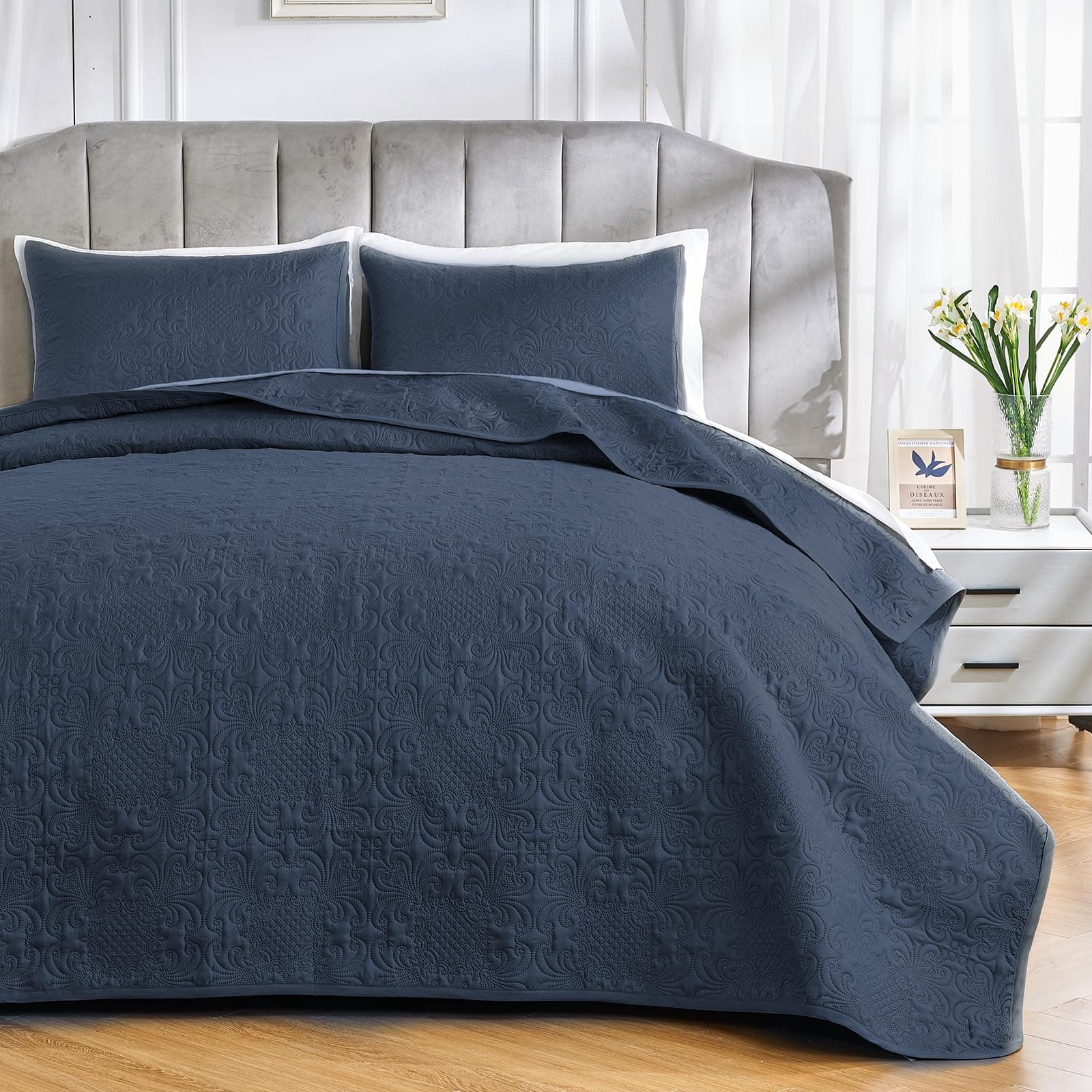 QucoverBedspreads King Size Soft Lightweight Summer Bedspread Vintage Flower Parrten Breathable Polyester Ultrasonic Quilting Technology Coverlet Set with Pillow Shams, Navy Blue 270x243cm