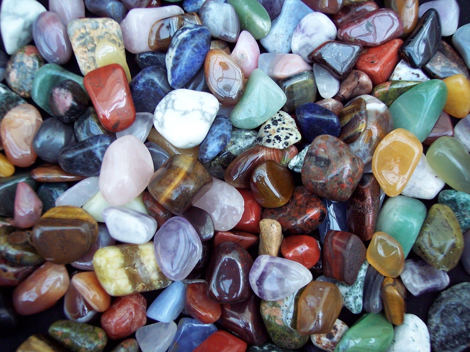4.8Kg of African Produced Quality Mixed Tumblestones - 76 Mix Semi Precious Gemstones - Size: Medium 1-2cm 150-250 Stones per 1Kg - Photo of Actual Stones