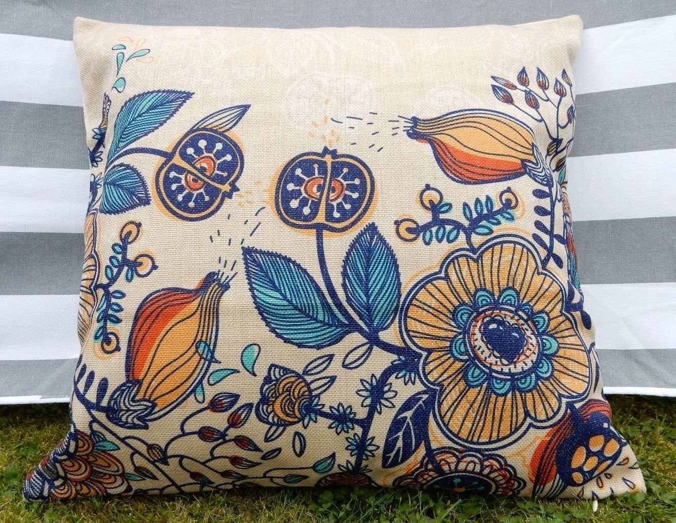 J.T.Hatched Retro flower design cushion cover - poppies, poppy