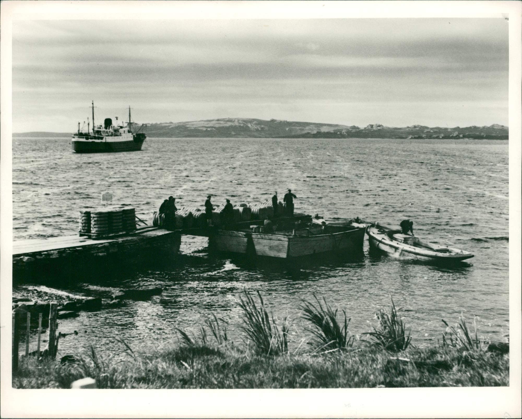 Vintage photo of Loading wool at port stephens the falkland island.