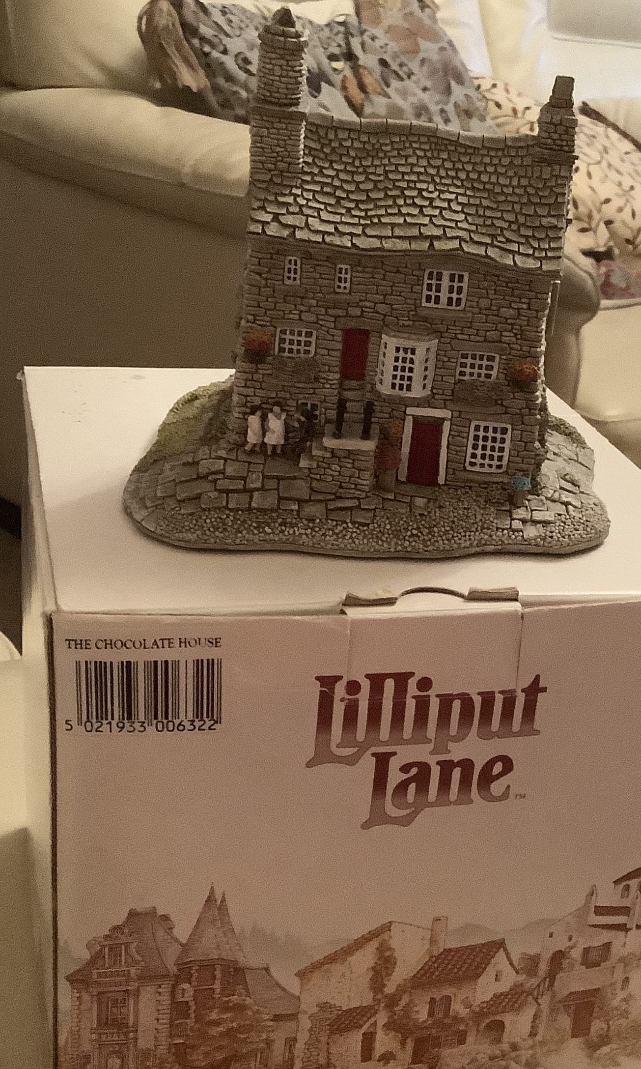 Lilliput Lane The Chocolate Box, Made In England