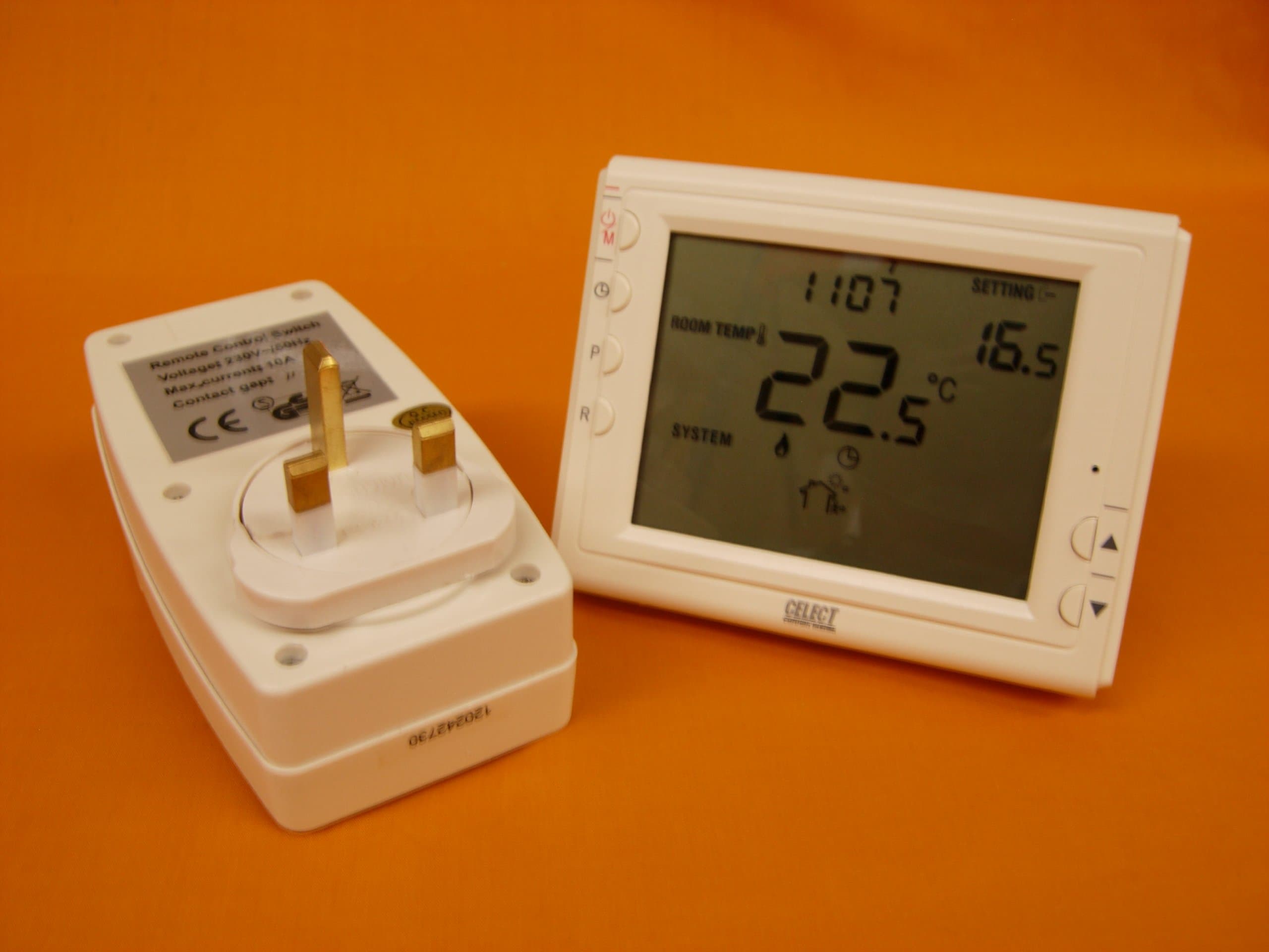 Celect Wireless RF 433MHz Large Screen VF Room Thermostat with Plug In Control Receiver