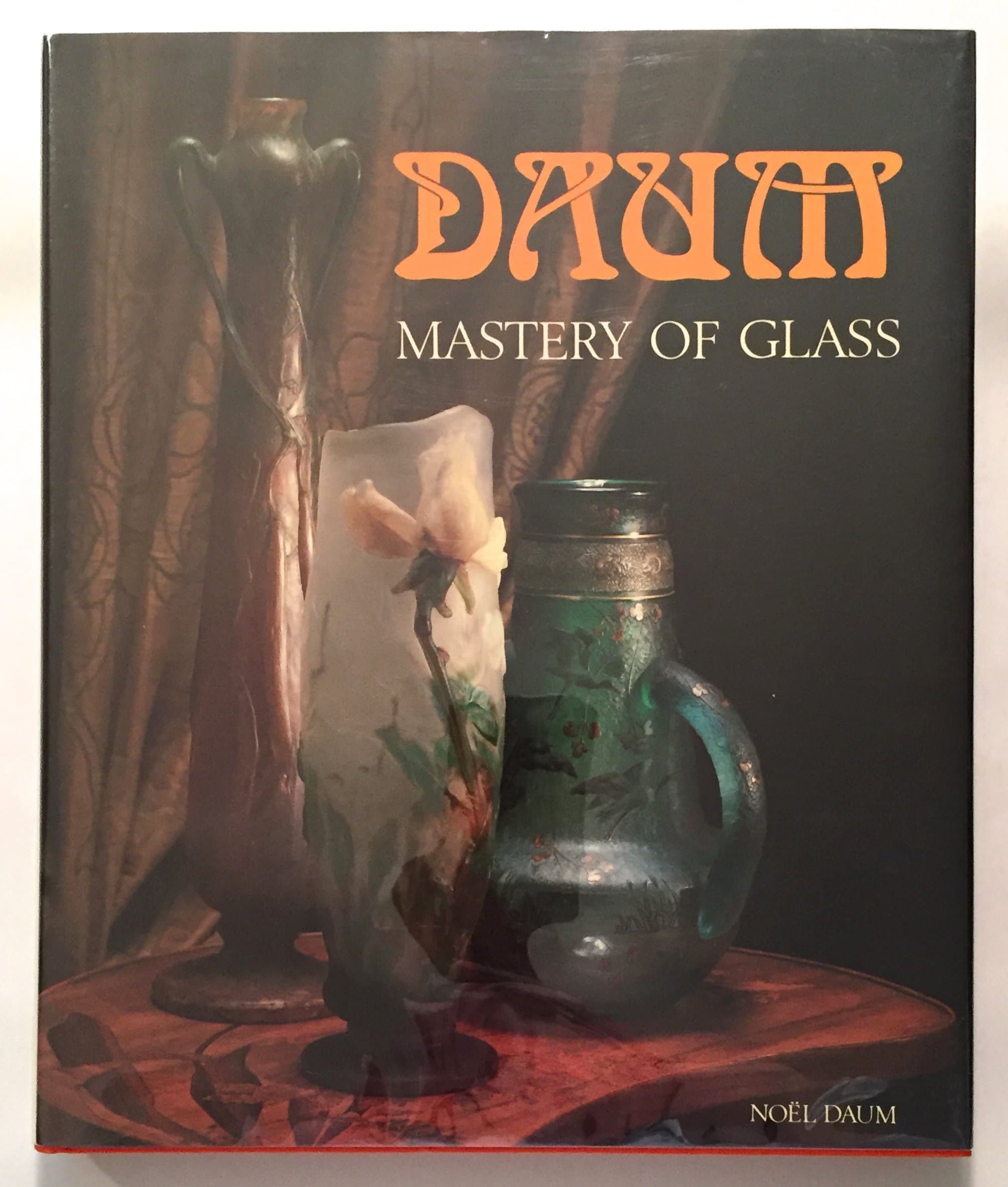 Daum : mastery of glass : from art nouveau to contemporary crystal / Noel Daum