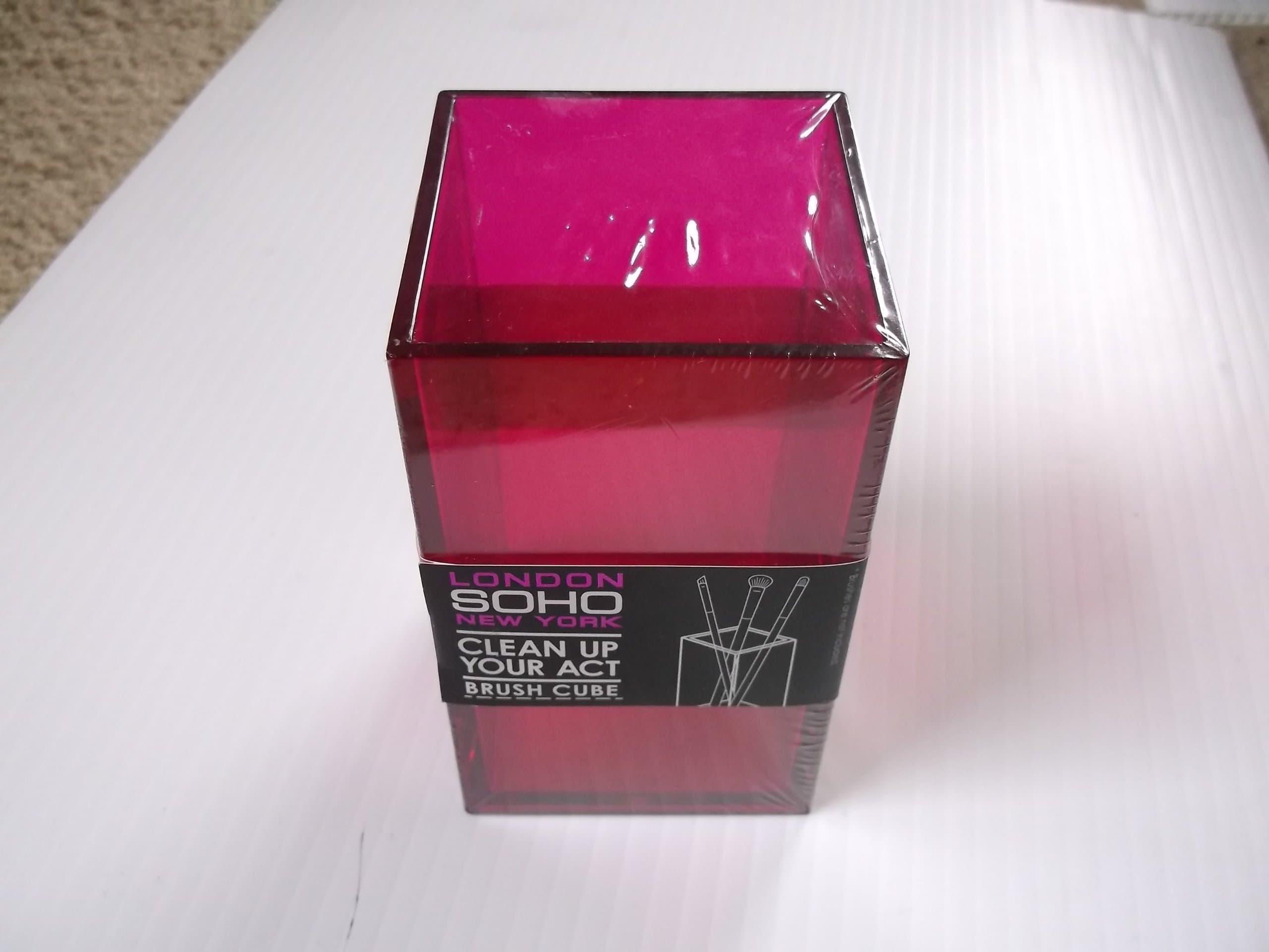 London SOHO NY Clean UP Your Act Brush Cube