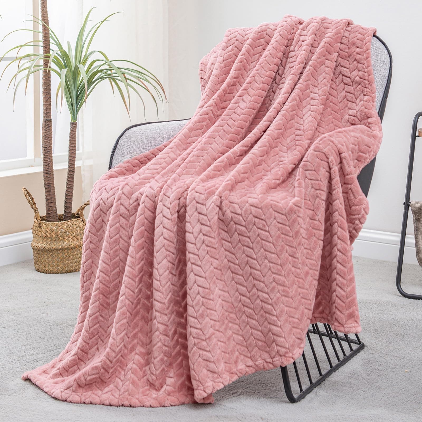 Fleece Throw Blanket for Couch and Bed, 50x70 Inches Soft Cozy Jacquard Flannel Blankets, Lightweight Fuzzy Plush Warm Throws for Women, Pink