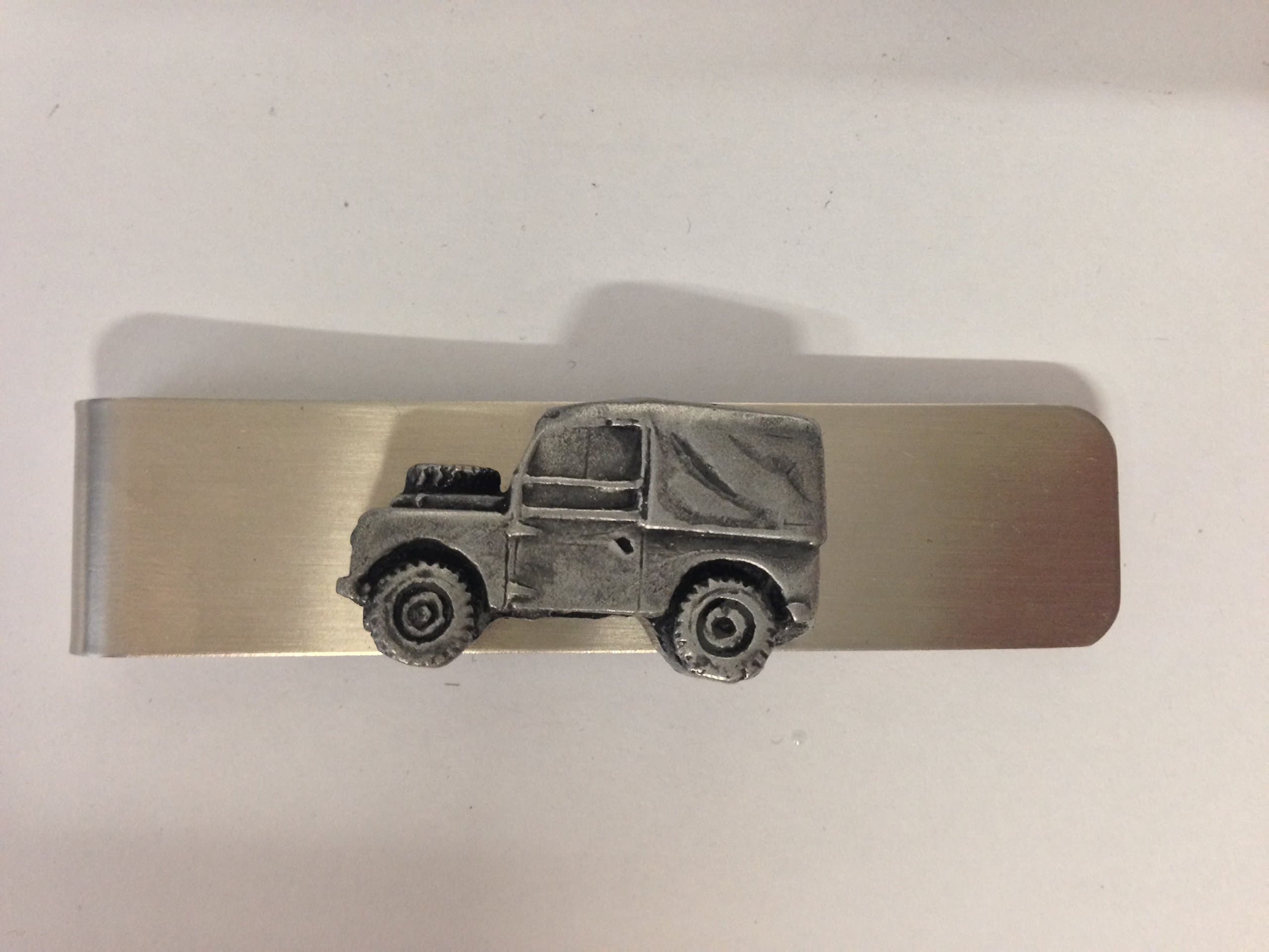 prideindetailsStainless steel money clip with a 4X4 Series 1 SWB 3D pewter effect emblem ref112
