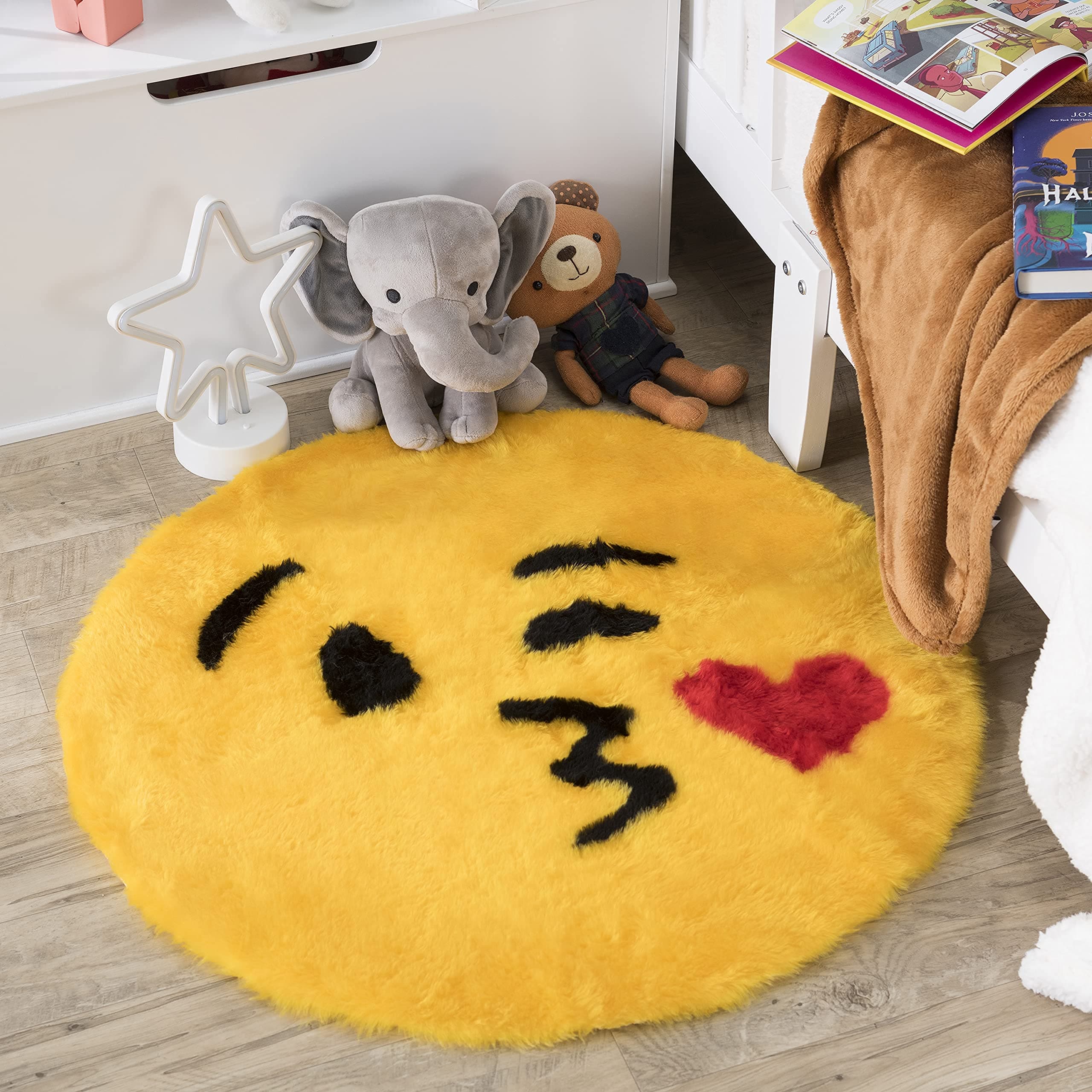 Walk on Me Emoji Rug - Soft and Cute - Made in France - Emoji Mat fit for Any Room - Dorm Bed Bathroom Kids Room Emojis (Kiss)