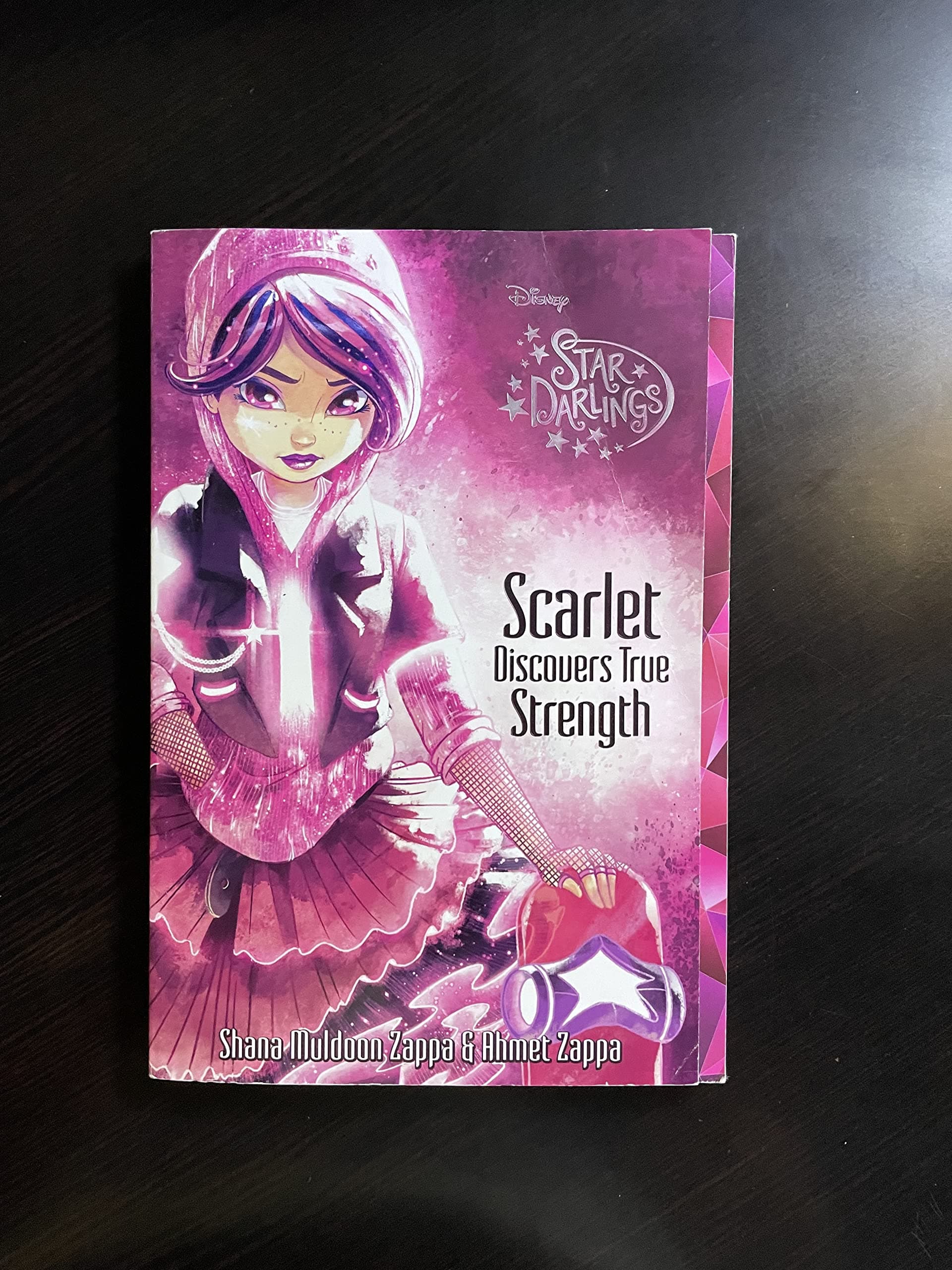 Scarlet Discovers True Strength (Star Darlings, 5) Paperback – 5 Jan. 2016