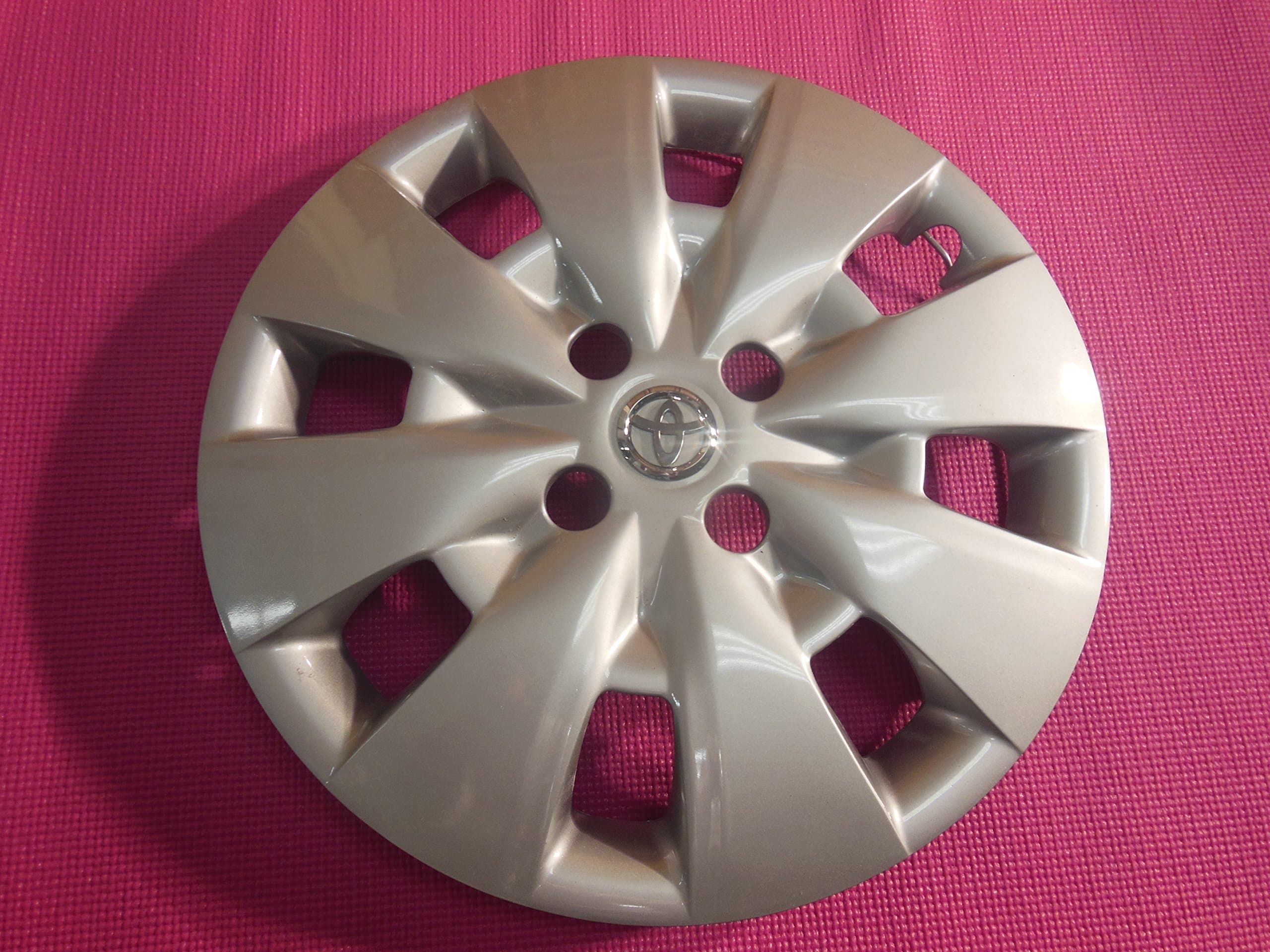 Toyota Yaris Replica Replacement Hubcap Wheel Cover 15" 2009 to 2012 (1 Cap)