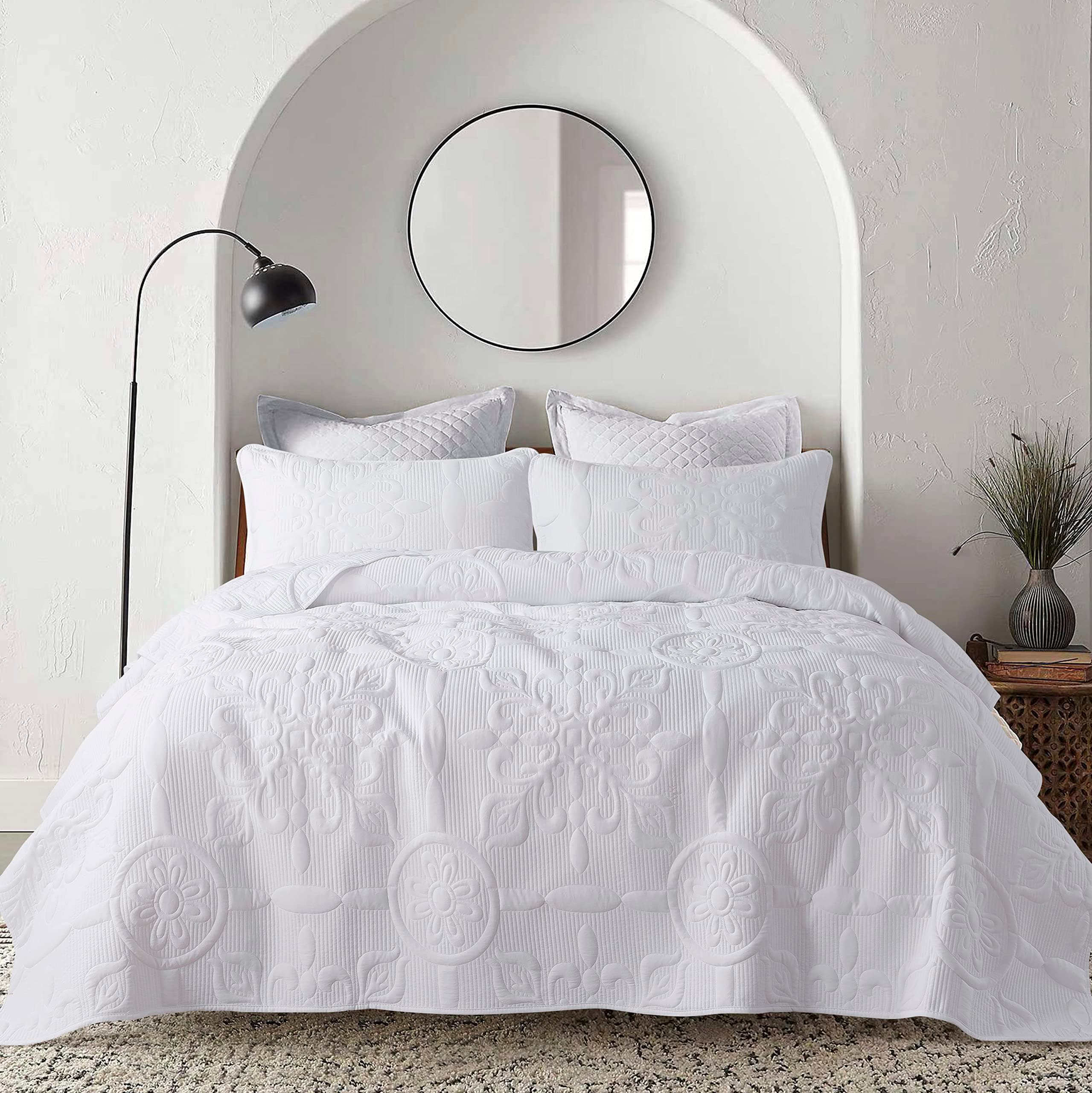 B2EVER White Damask Quilt King Size Bedding Sets with 2 Pillow Shams, Boho Bedspread Lightweight Soft Farmhouse Vintage Bohemian Coverlet Retro Jacquard Pattern Bed Cover for All Season, 3 Pieces