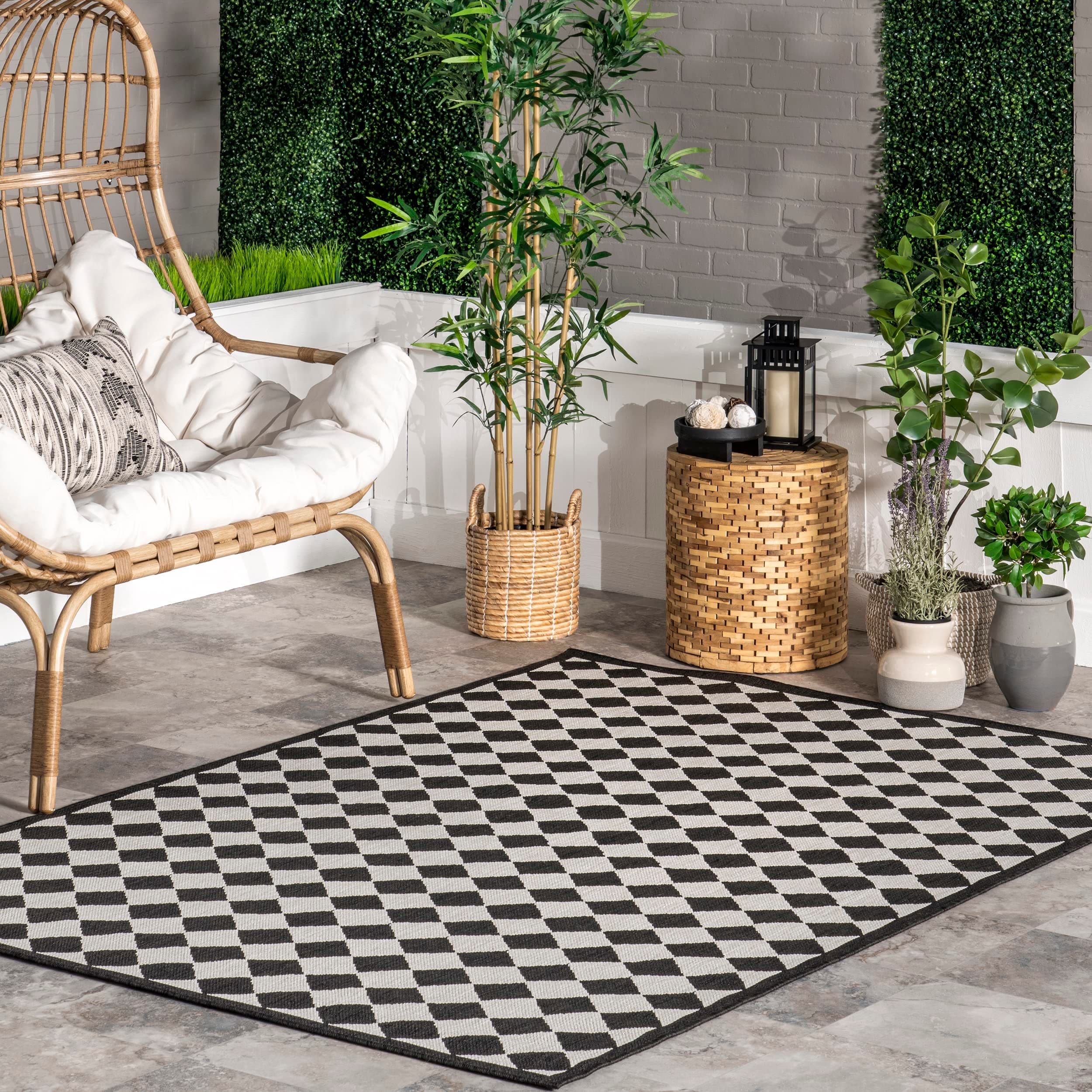 nuLOOM Myka Checkered Indoor/Outdoor Area Rug, 4' x 6', Black and White