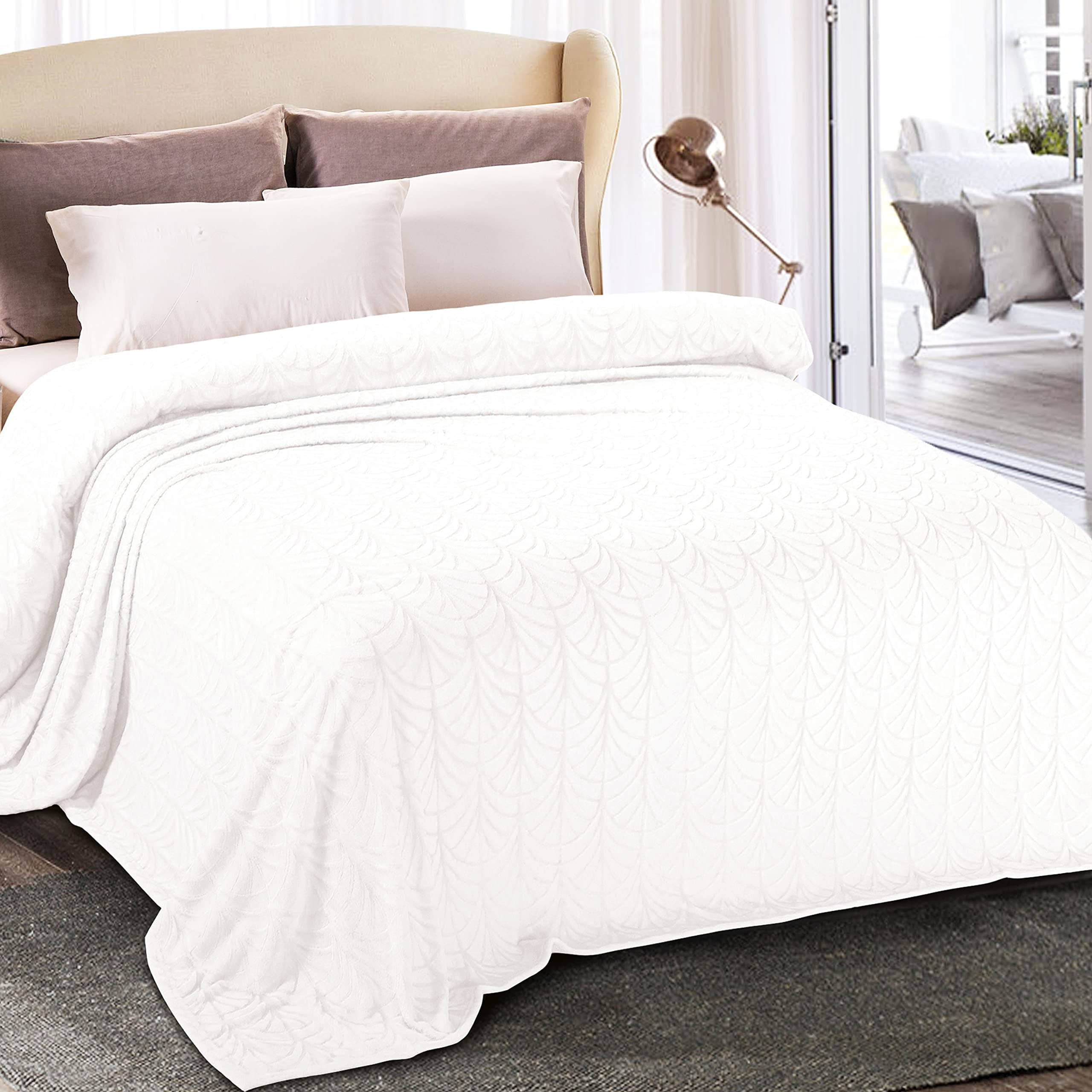 Whale FlotillaFlannel Fleece King Size Blanket for Bed, Soft Fluffy Velvet Bedspread Coverlet with Decorative Vintage Pattern for All Season, Warm and Lightweight, 90x104 Inch, White