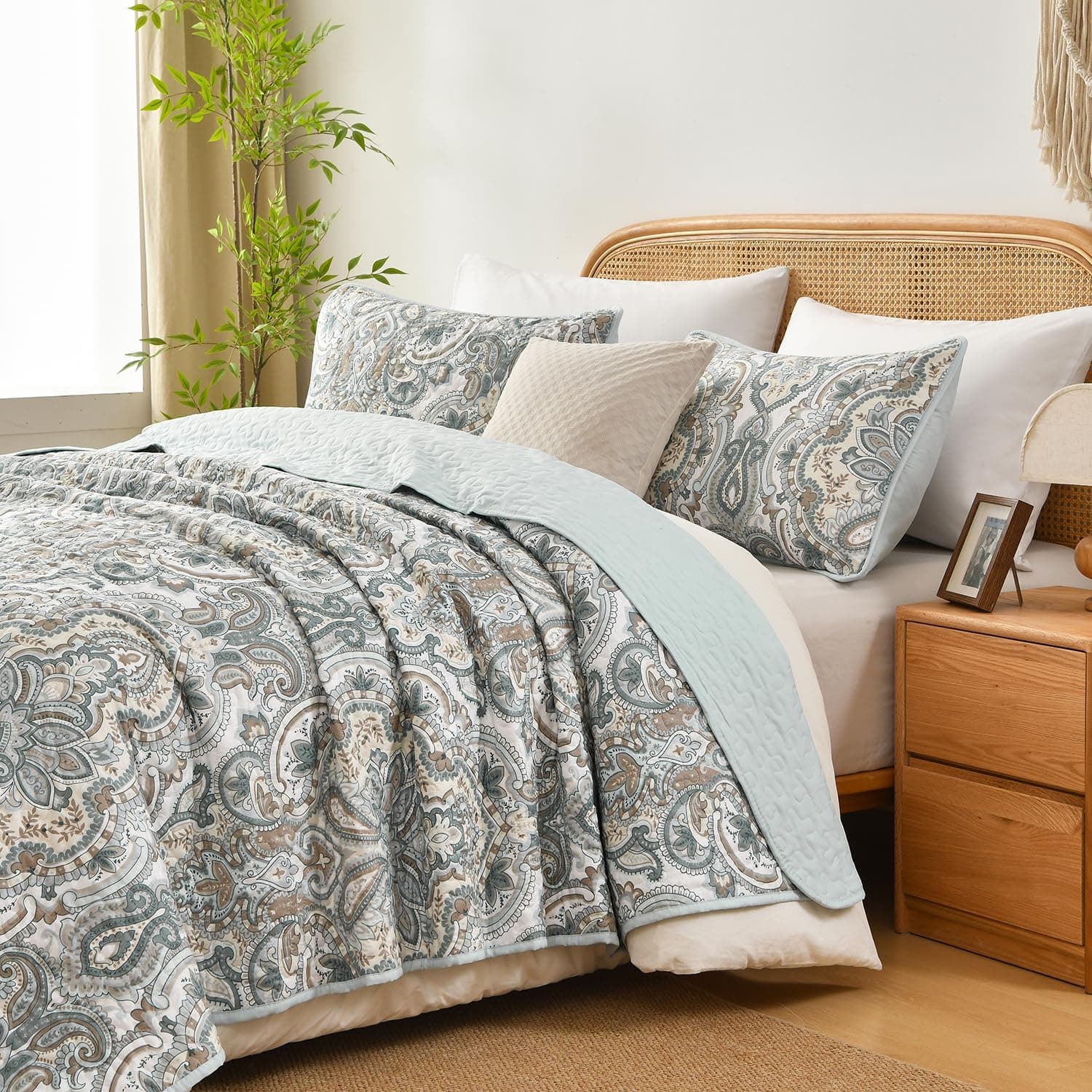 Grand Linen 3 Piece Oversized Lightweight All-Season Paisley Design Quilt Set, King Size, 115” Wide x 95” Long, Soft Microfiber Bedspread with 2 Shams, Blue, Grey and Brown Colors, Reversible Coverlet